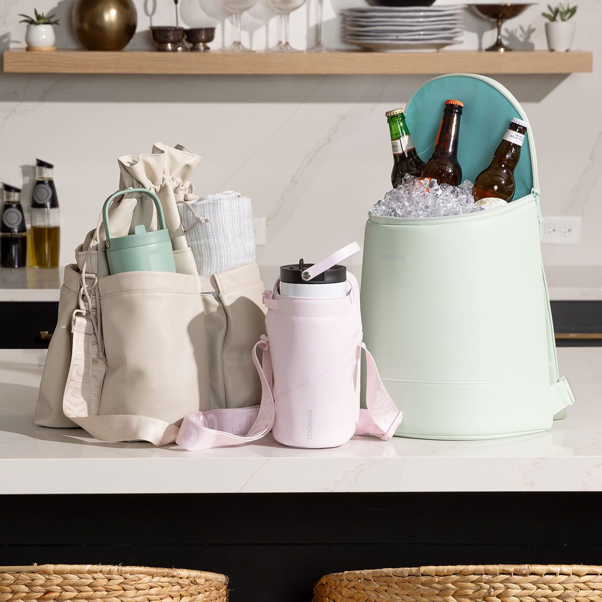 beverage-bucket-bag-t0 6c4793ad3b8e--group-lifestyle1.jpg