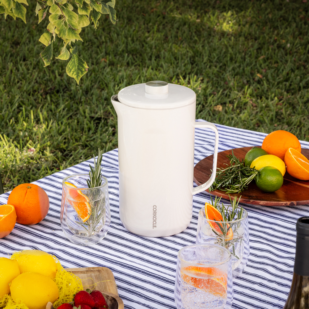 pitcher-e9 OatmilkPitcher_Lifestyle.png
